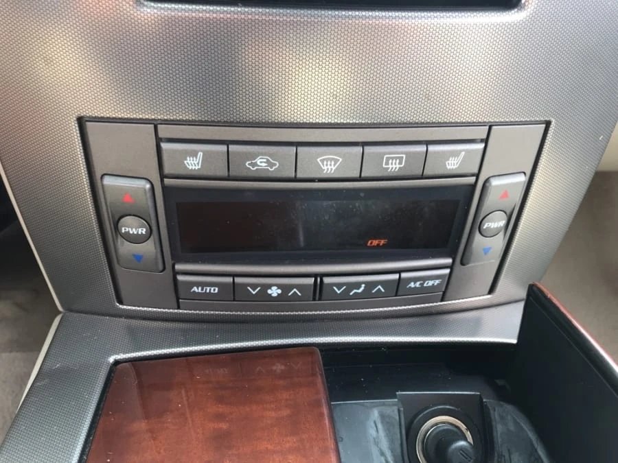 2005 Cadillac XLR - Image 8 of 10