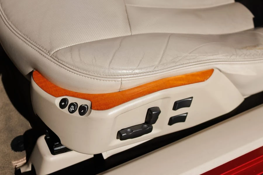 2005 Cadillac XLR - Image 27 of 31