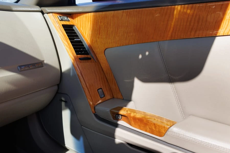 2005 Cadillac XLR - Image 22 of 31