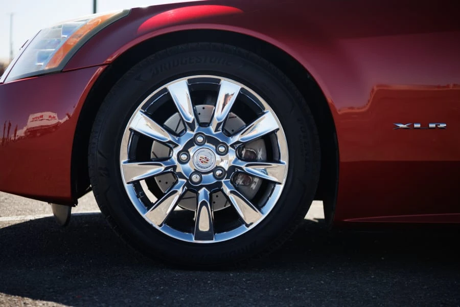 2005 Cadillac XLR - Image 8 of 31