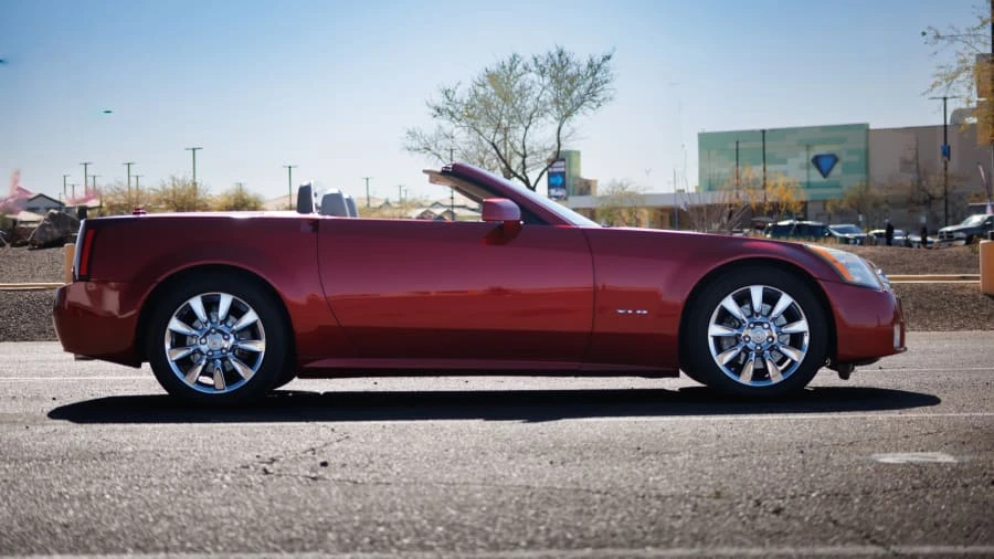 2005 Cadillac XLR - Image 2 of 31