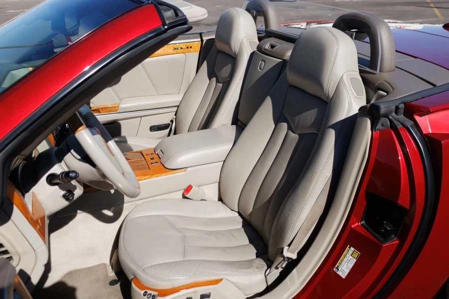 2005 Cadillac XLR - Image 25 of 31