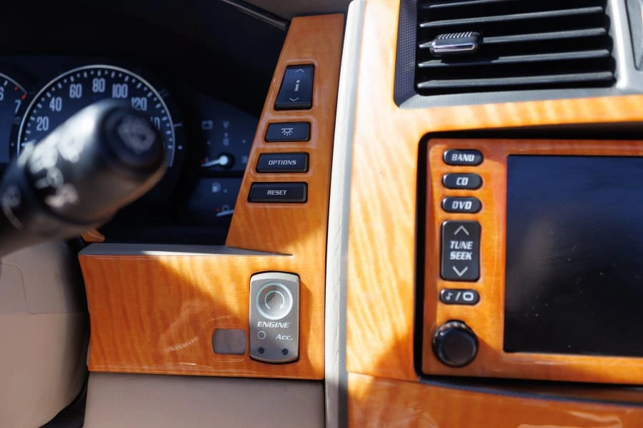 2005 Cadillac XLR - Image 24 of 31