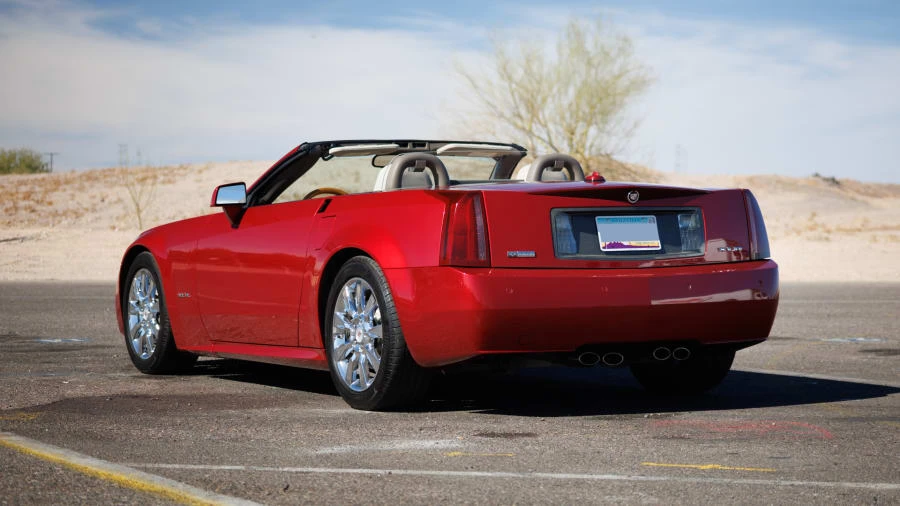2005 Cadillac XLR - Image 18 of 31