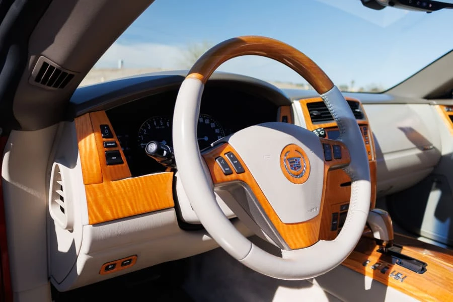 2005 Cadillac XLR - Image 29 of 31