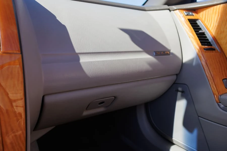 2005 Cadillac XLR - Image 23 of 31
