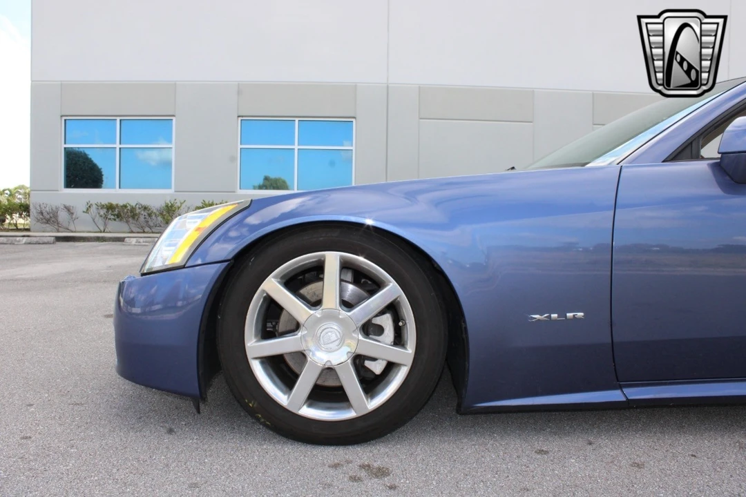 2005 Cadillac XLR - Image 10 of 12