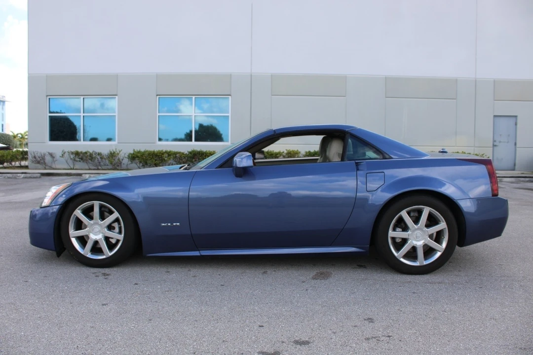 2005 Cadillac XLR - Image 11 of 12