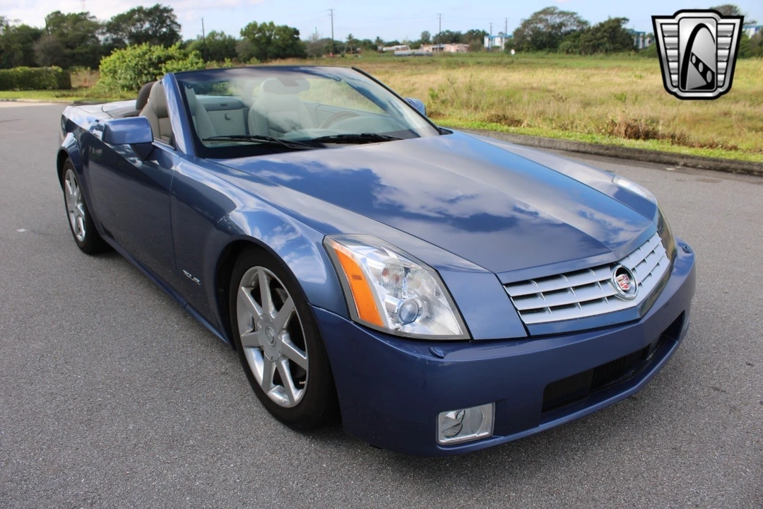 2005 Cadillac XLR - Image 9 of 12