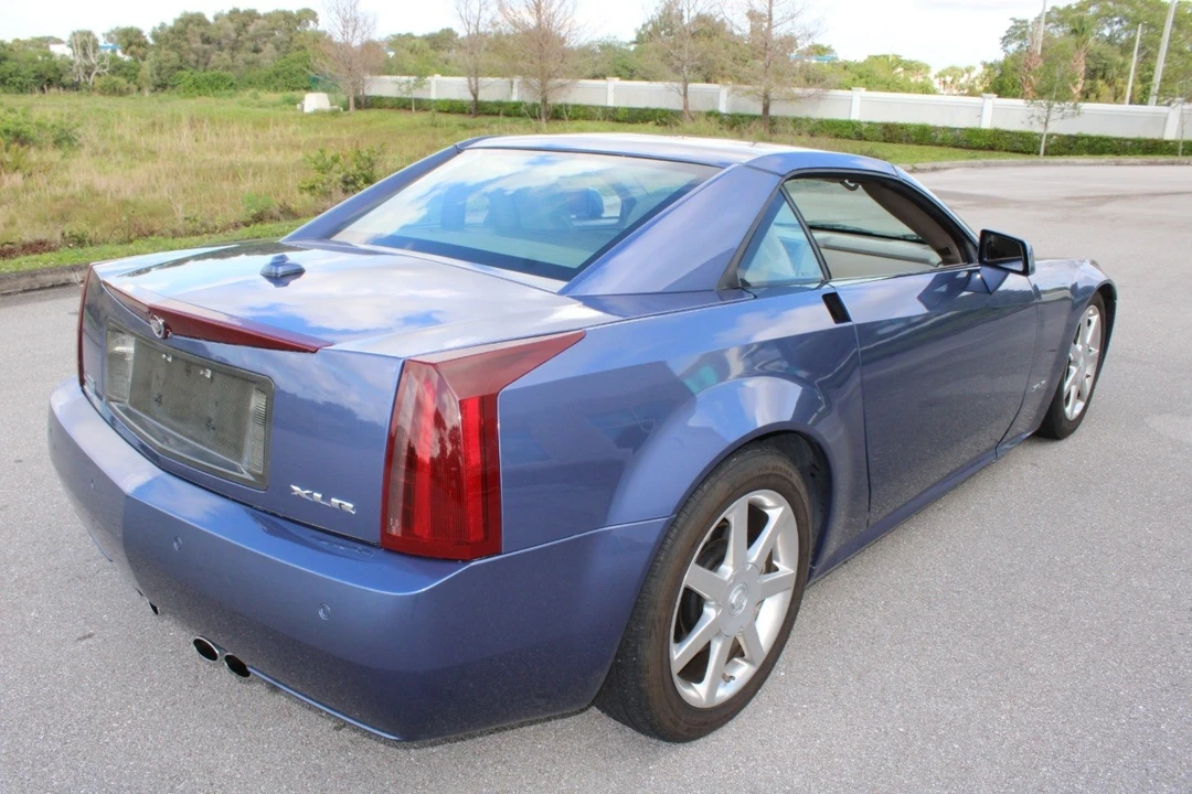 2005 Cadillac XLR - Image 13 of 21