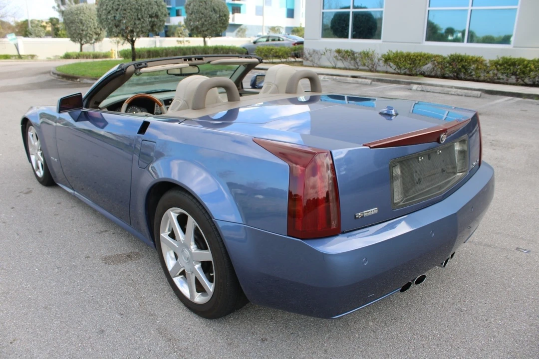 2005 Cadillac XLR - Image 5 of 12