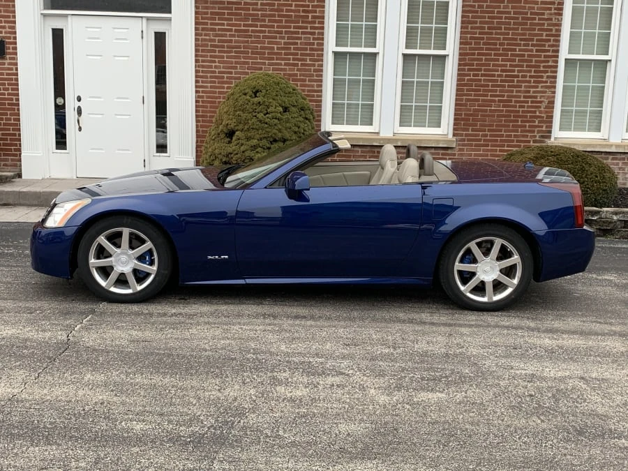 2005 Cadillac XLR - Image 2 of 10