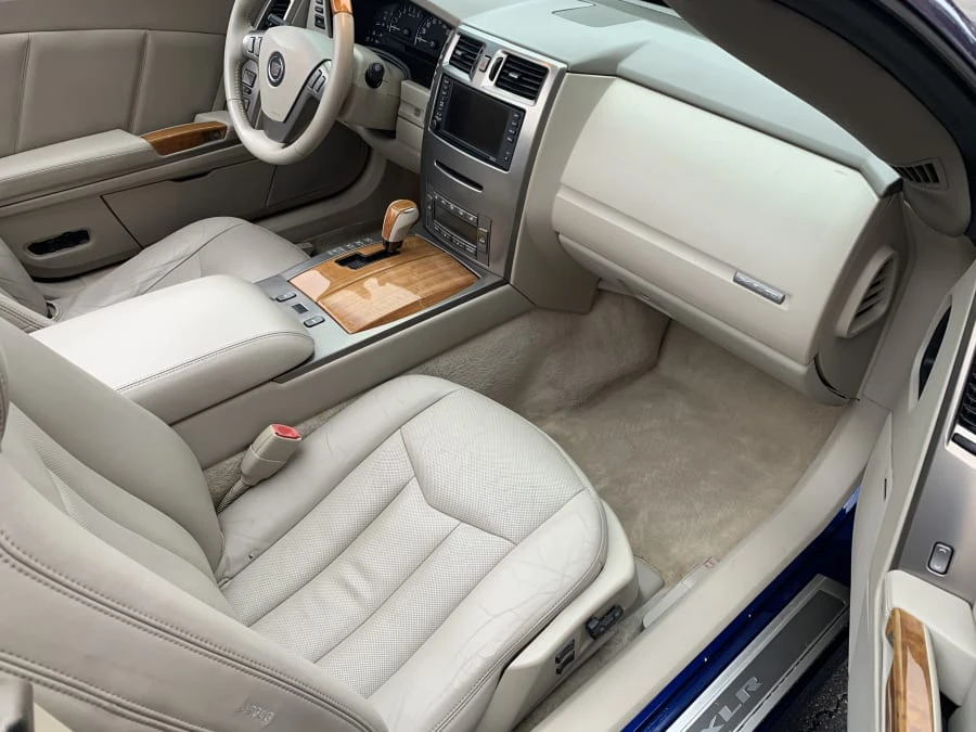 2005 Cadillac XLR - Image 5 of 10