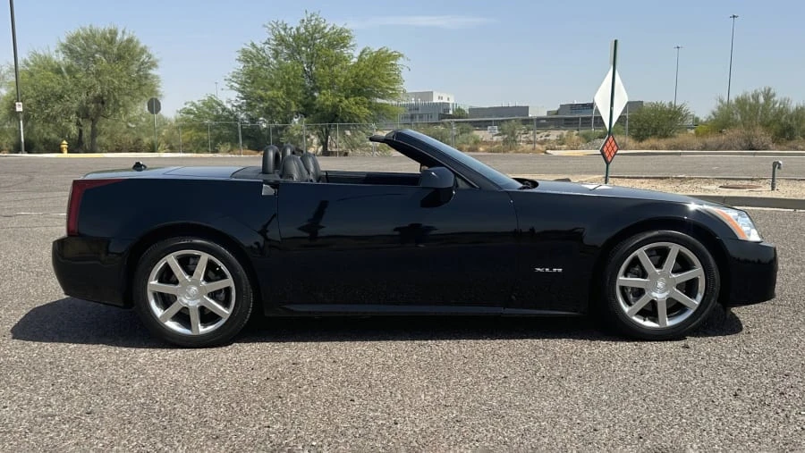 2005 Cadillac XLR - Image 2 of 6
