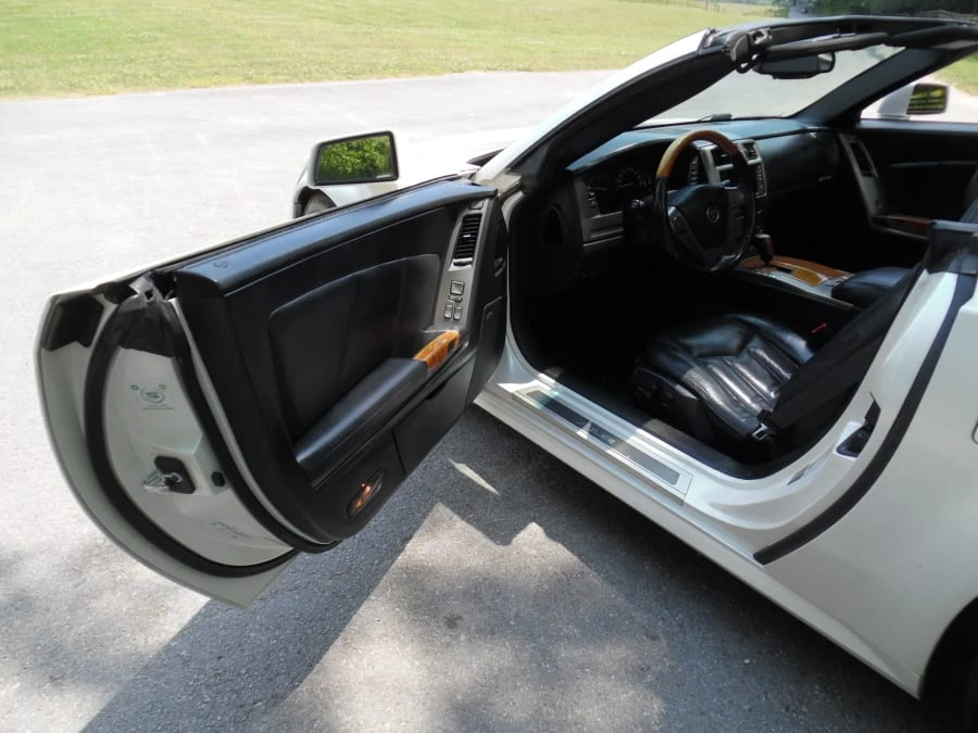2005 Cadillac XLR - Image 4 of 12