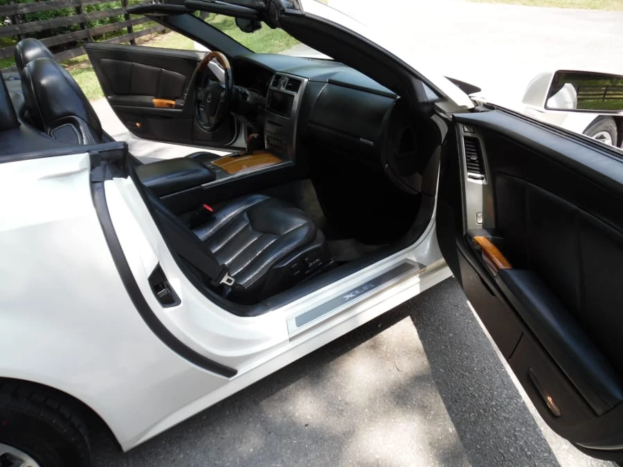 2005 Cadillac XLR - Image 5 of 12