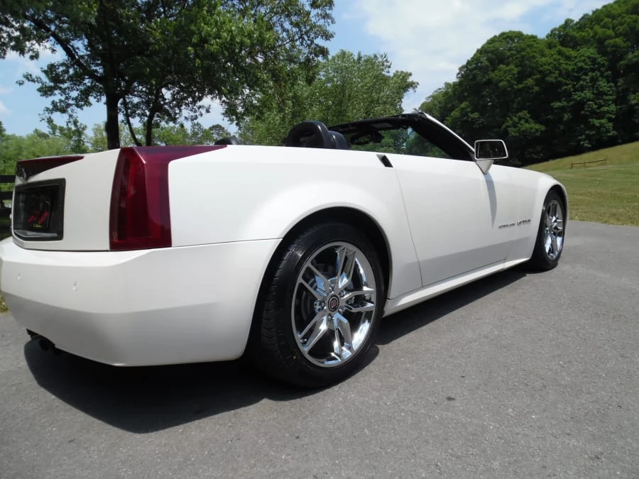 2005 Cadillac XLR - Image 11 of 12