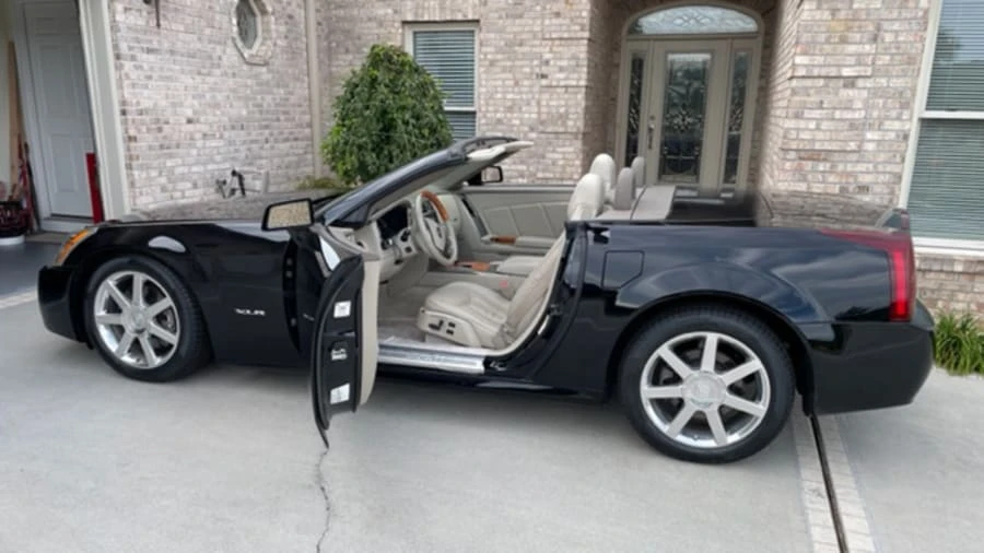 2005 Cadillac XLR - Image 9 of 11