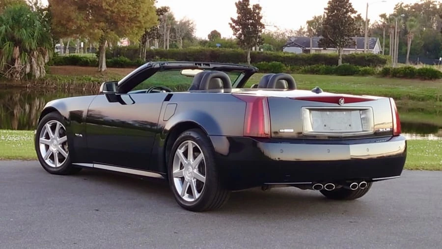 2005 Cadillac XLR - Image 13 of 28