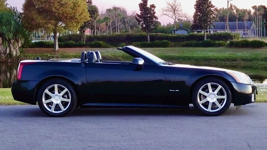 2005 Cadillac XLR - Image 2 of 28