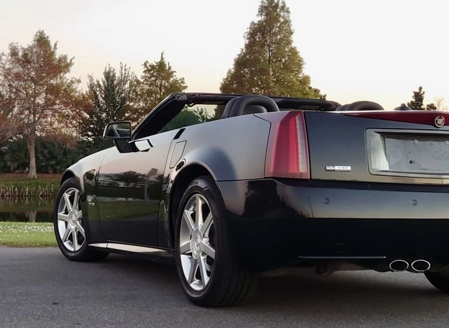 2005 Cadillac XLR - Image 7 of 28
