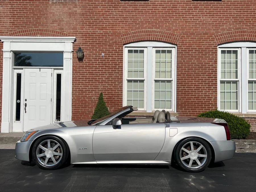2005 Cadillac XLR - Image 2 of 10