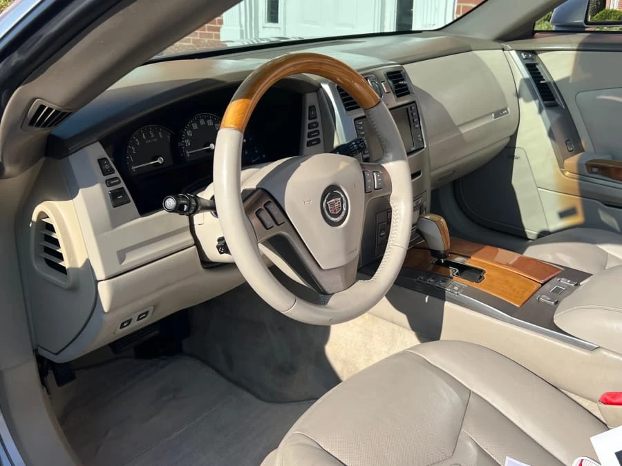 2005 Cadillac XLR - Image 7 of 10
