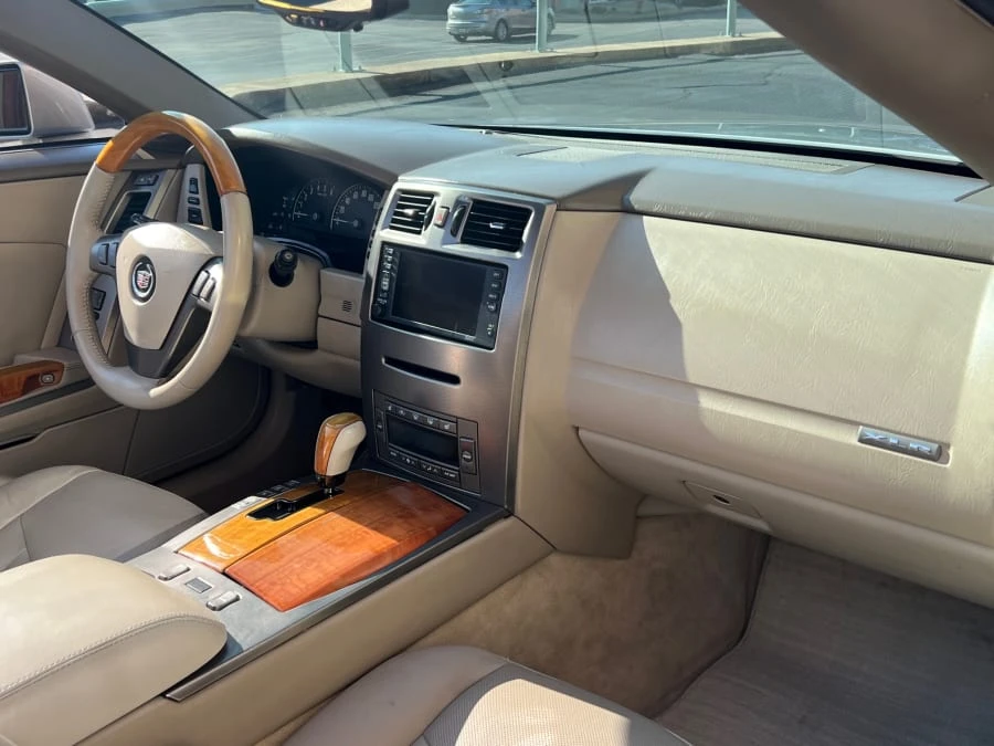 2005 Cadillac XLR - Image 8 of 10