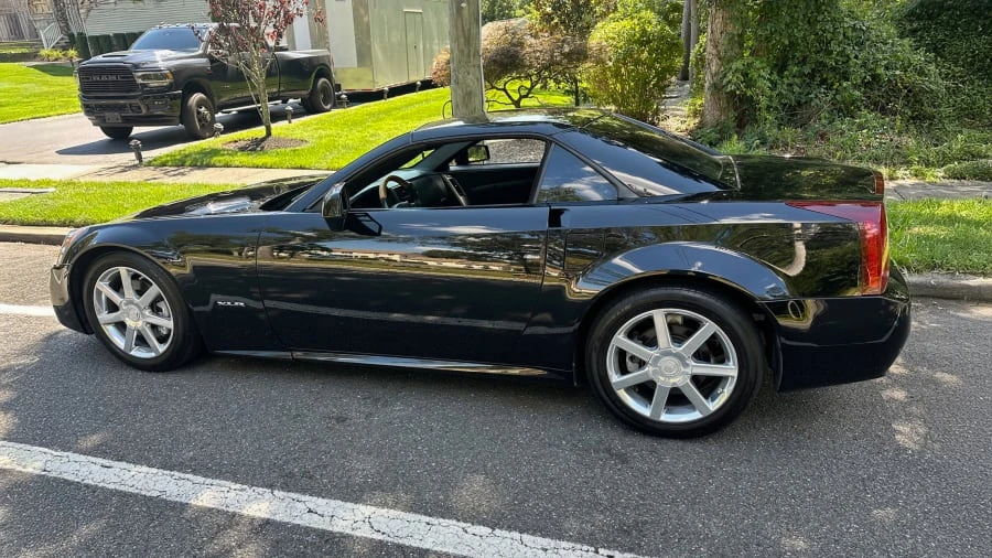 2005 Cadillac XLR - Image 2 of 8