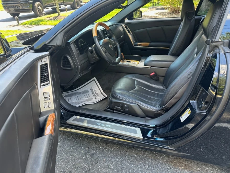 2005 Cadillac XLR - Image 6 of 8