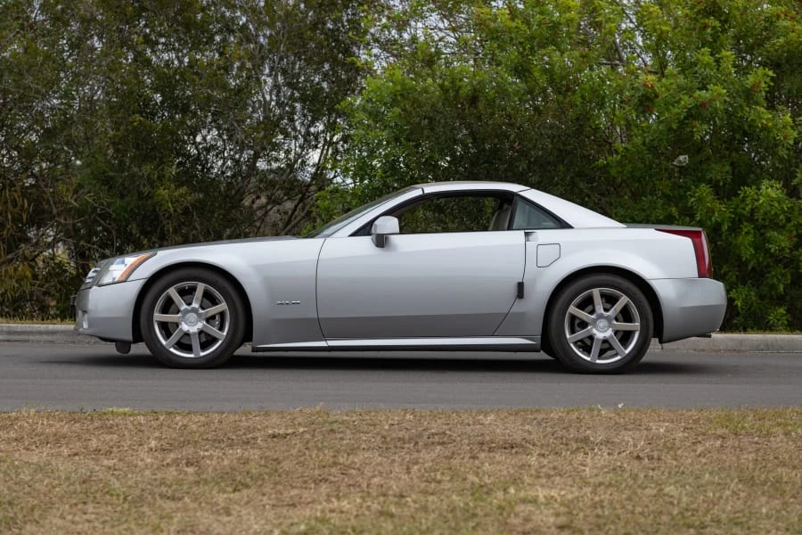 2005 Cadillac XLR - Image 2 of 31