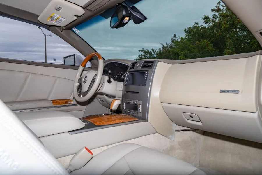 2005 Cadillac XLR - Image 13 of 31