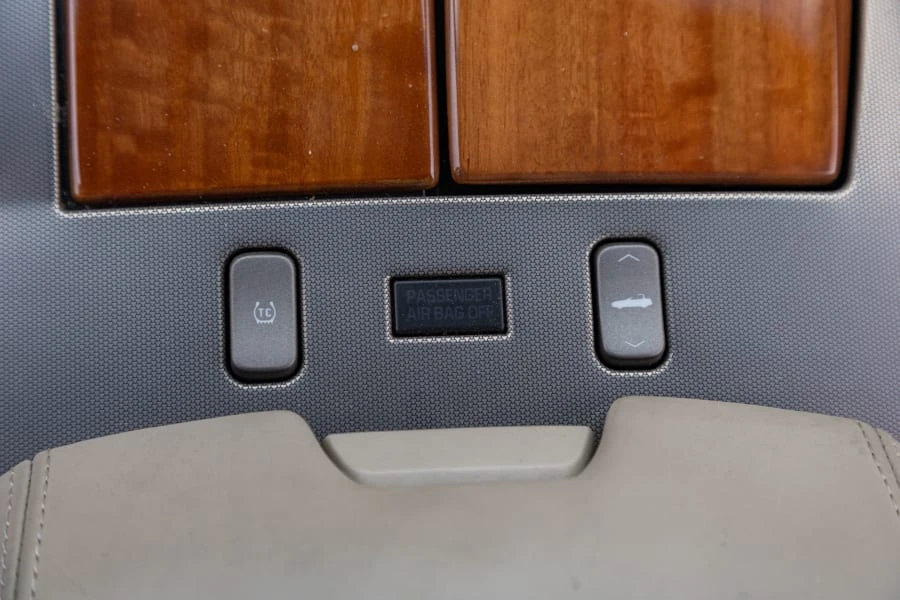 2005 Cadillac XLR - Image 25 of 31