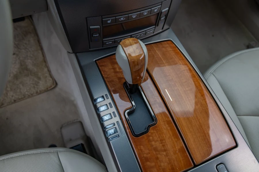 2005 Cadillac XLR - Image 28 of 31