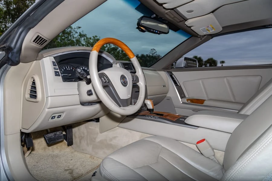 2005 Cadillac XLR - Image 23 of 31