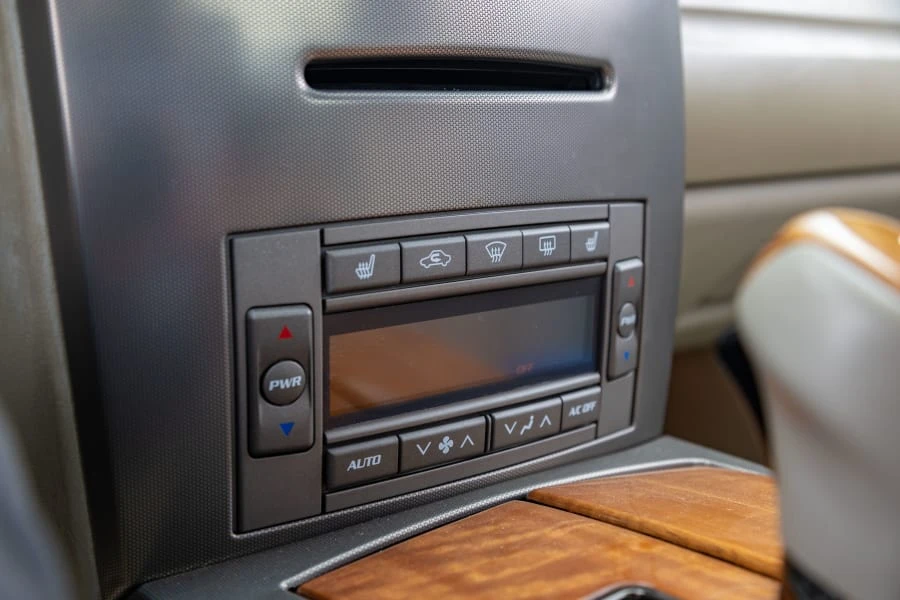 2005 Cadillac XLR - Image 20 of 31