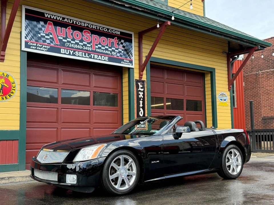 2005 Cadillac XLR - Image 8 of 31