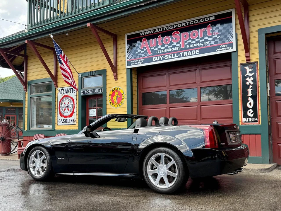 2005 Cadillac XLR - Image 10 of 31