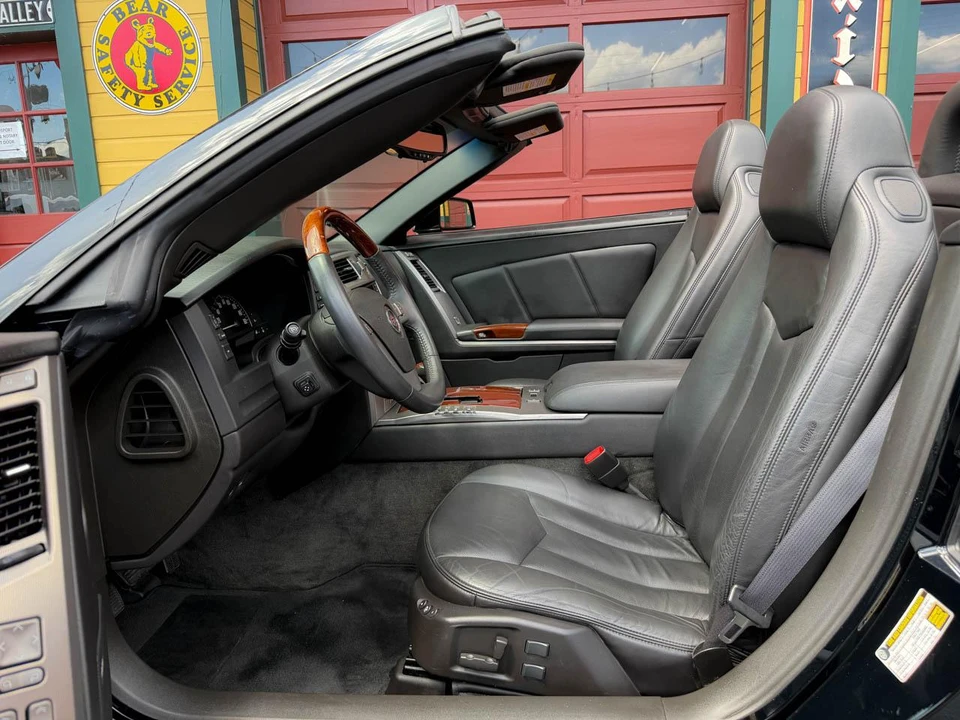 2005 Cadillac XLR - Image 25 of 31