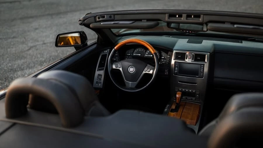 2005 Cadillac XLR - Image 3 of 7