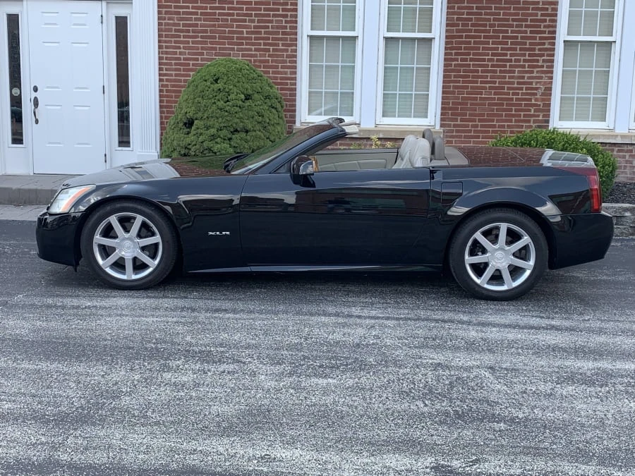 2005 Cadillac XLR - Image 2 of 10