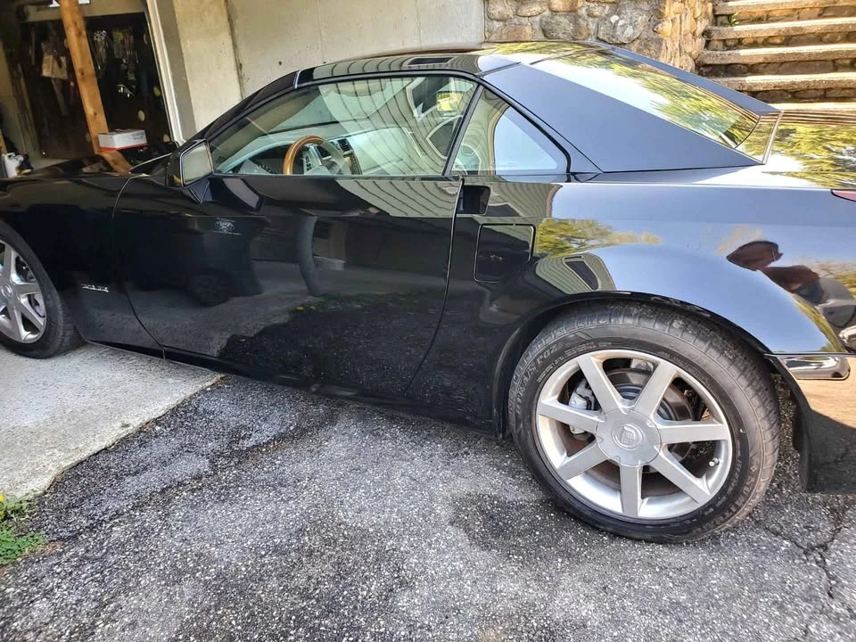 2005 Cadillac XLR - Image 2 of 9
