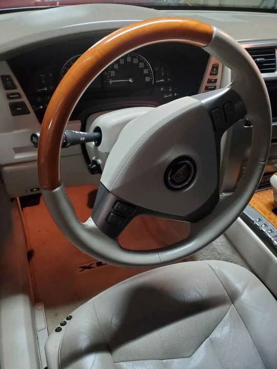 2005 Cadillac XLR - Image 8 of 9