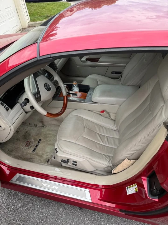 2005 Cadillac XLR - Image 11 of 13