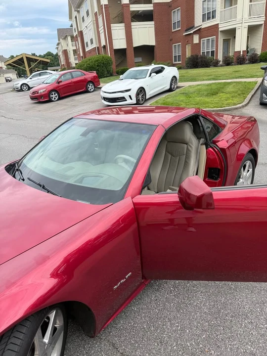 2005 Cadillac XLR - Image 12 of 13