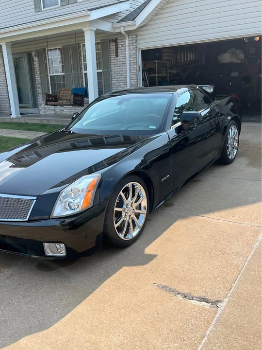 2005 Cadillac XLR - Image 2 of 19