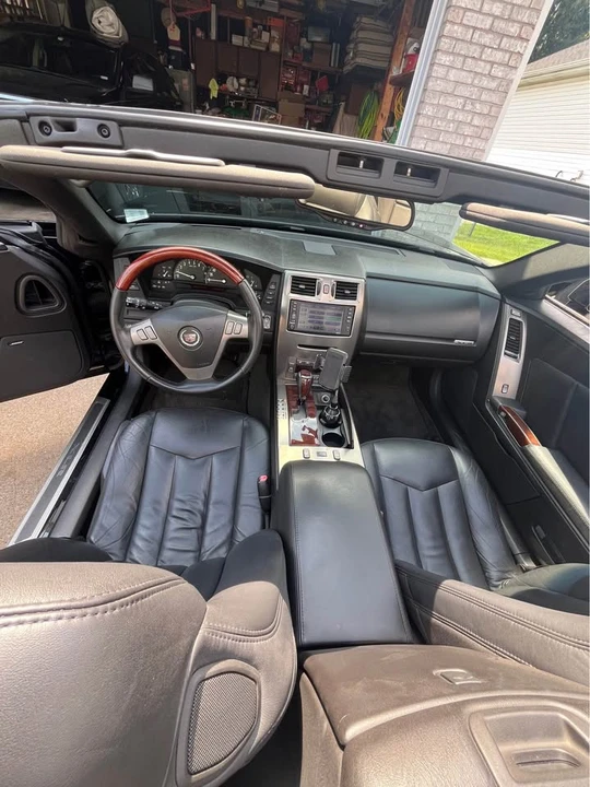2005 Cadillac XLR - Image 16 of 19