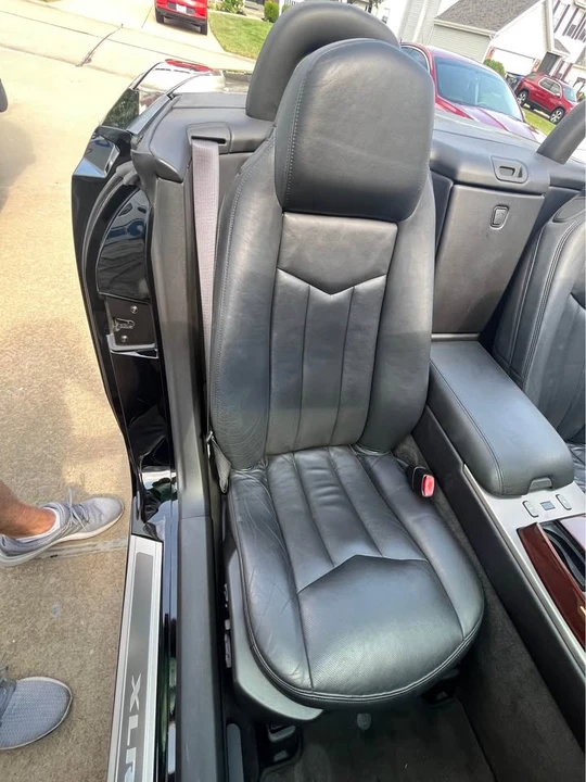 2005 Cadillac XLR - Image 18 of 19