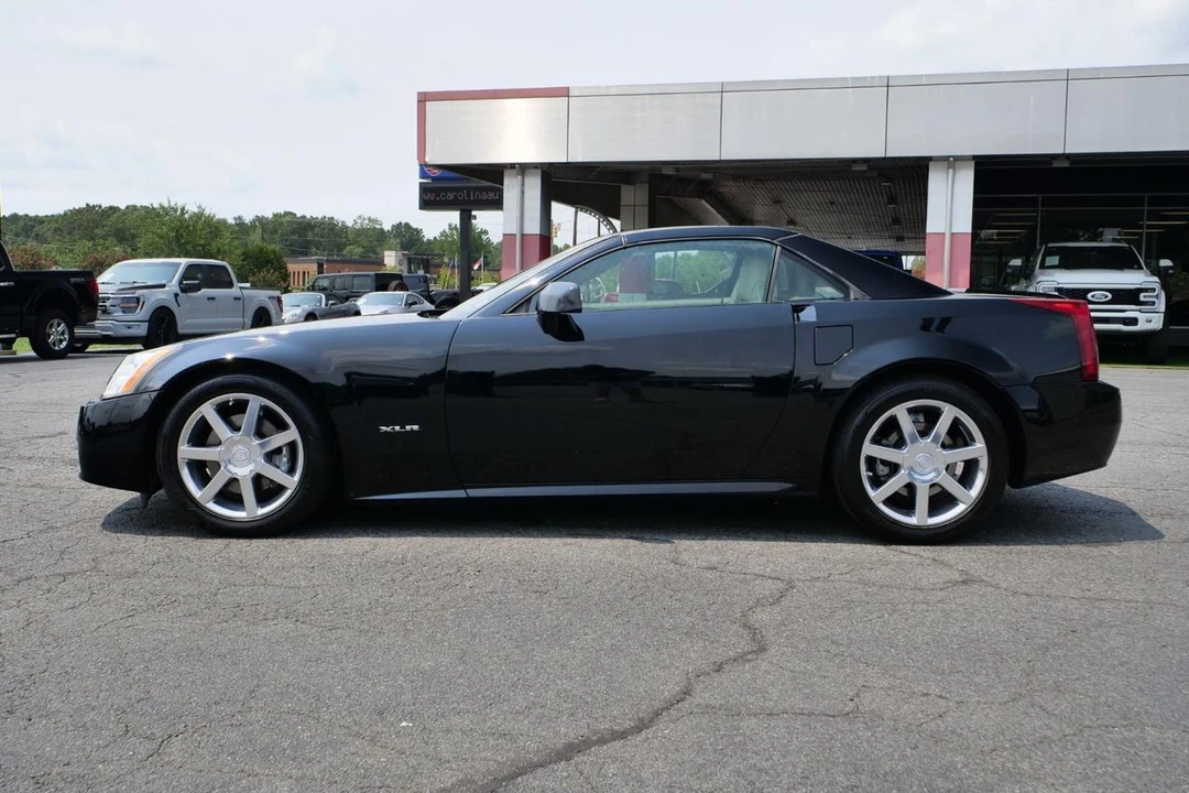 2005 Cadillac XLR - Image 11 of 31