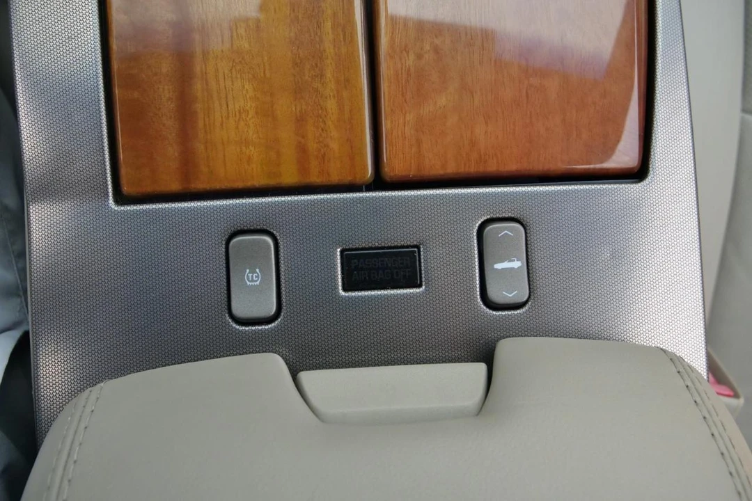 2005 Cadillac XLR - Image 28 of 31